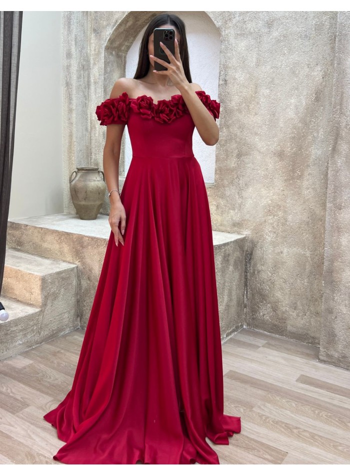 Robe de soirée à encolure bandeau fleurie