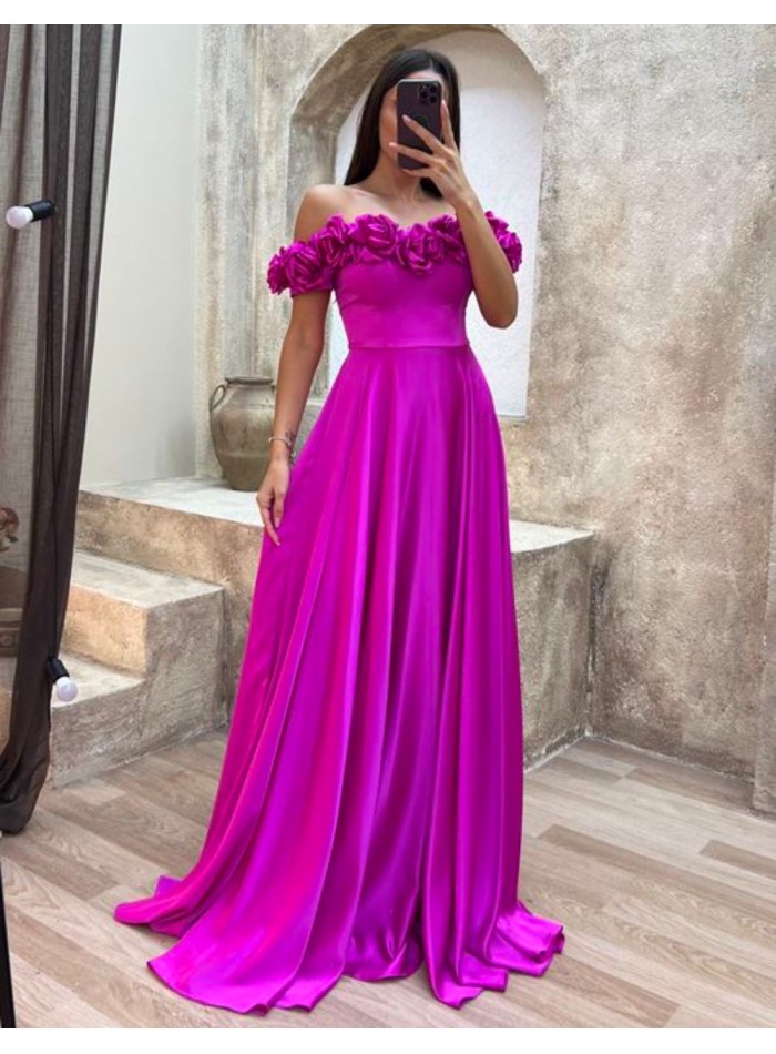 Robe de soirée à encolure bandeau fleurie