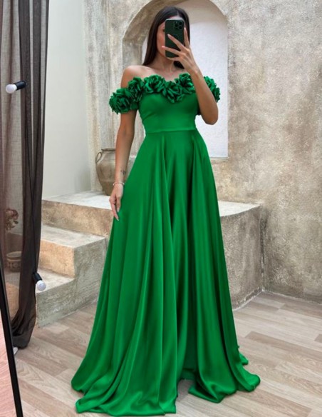 Robe de soirée à encolure bandeau fleurie