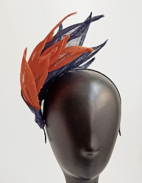 Raffia headpiece with leaves for elegant guests. Raffia headpiece with leaves for elegant guests.