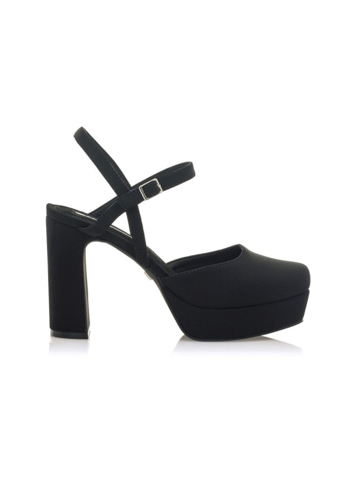 Heeled shoe with buckle and round toe black