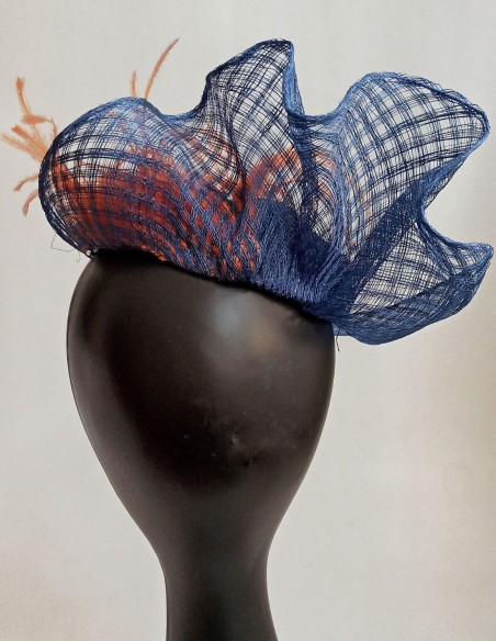 Tocado de invitada azul tipo pillbox. Tocado de invitada azul tipo pillbox.