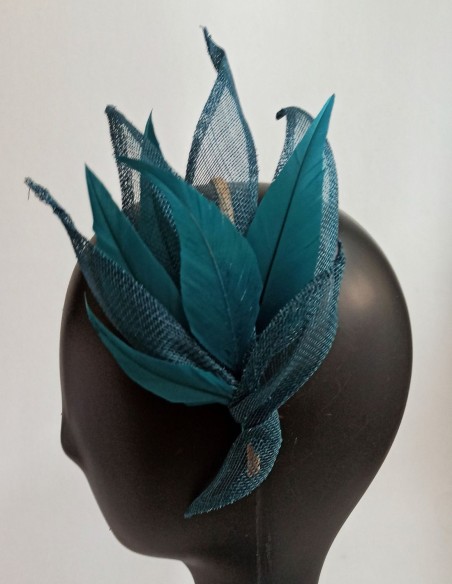 Tocado para madrina en verde oscuro. Tocado para madrina en verde oscuro.