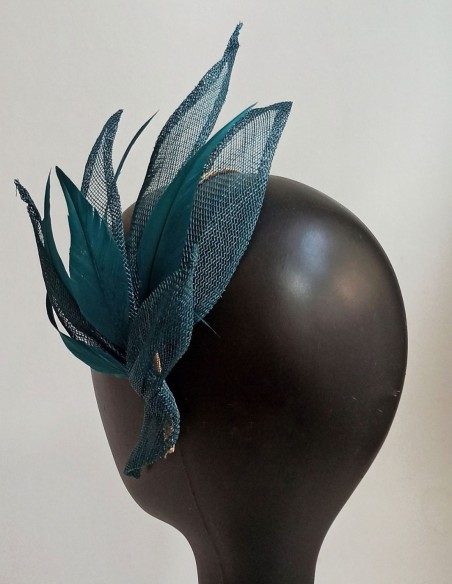 Diadema con plumas y hojas para eventos de día.