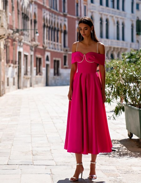 Vestido de fiesta midi escote bardot con tirantes