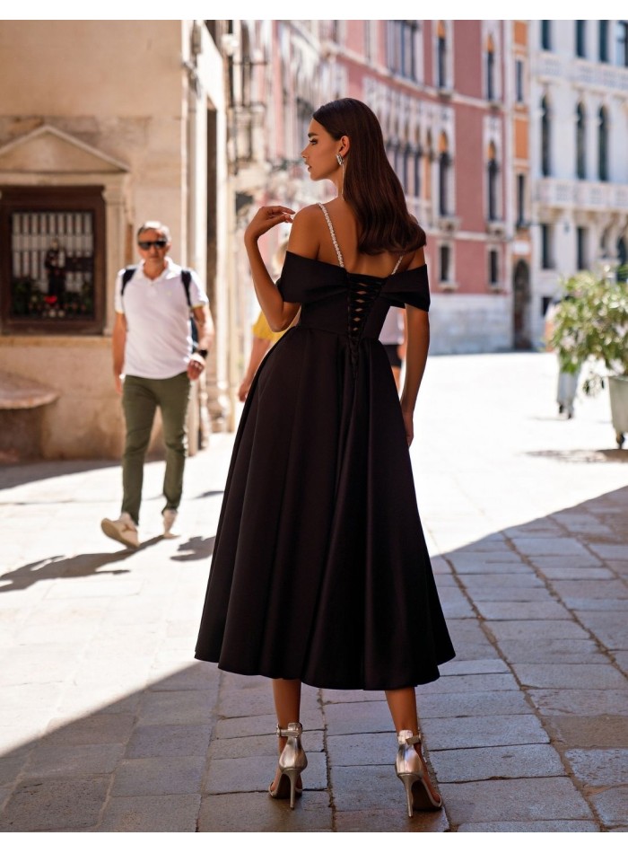 Robe de soirée midi avec bretelles et encolure...