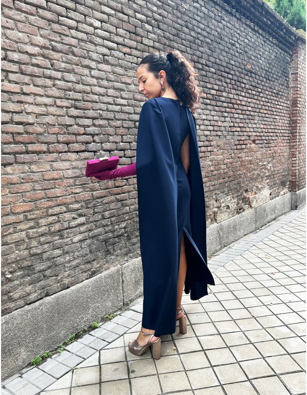 Vestido de fiesta midi con cut out y mangas capa 2