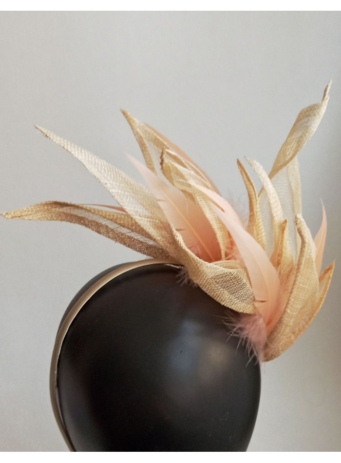 Diadema para invitadas a eventos de día.