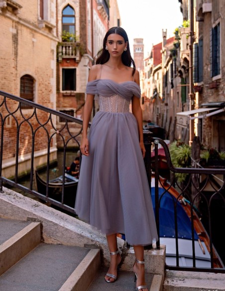 Vestido midi de tul con cuerpo de cristales