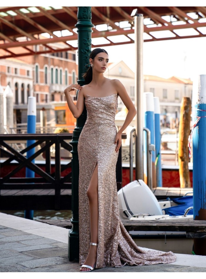 Robe longue de fête avec sequins et traîne