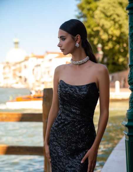 Long party dress with sequins and train