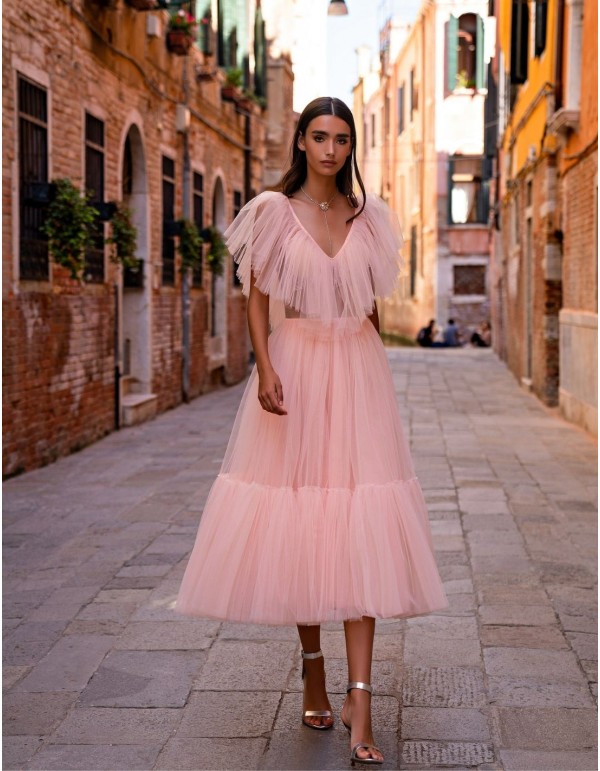 Vestido midi de fiesta con volantes de tul