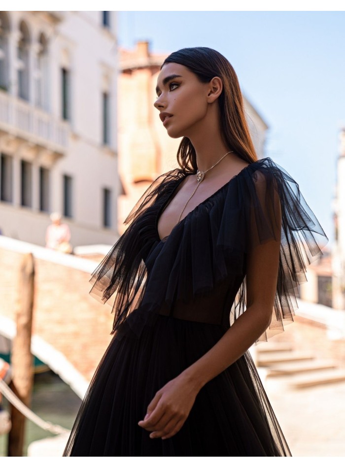 Vestido midi de fiesta con volantes de tul