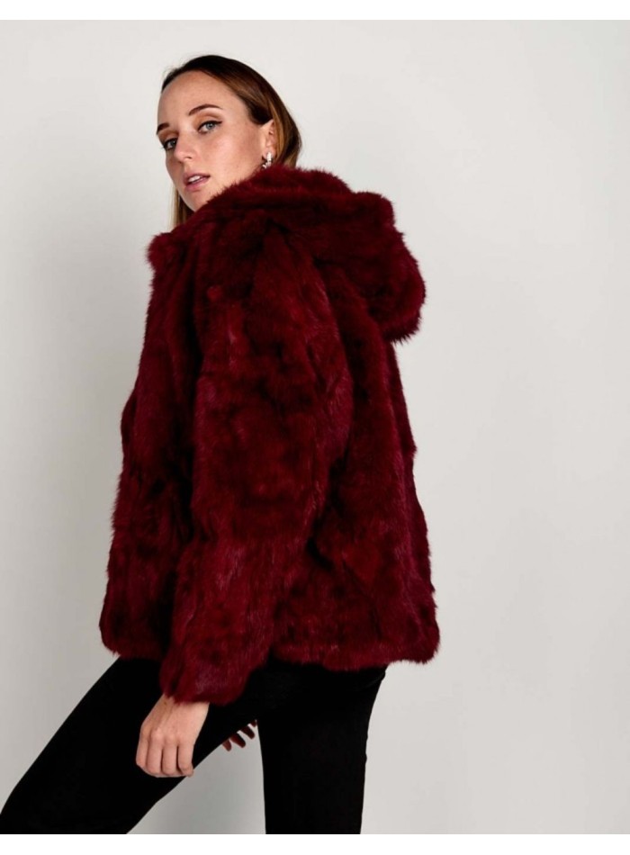 Manteau en fourrure de lapin avec capuche