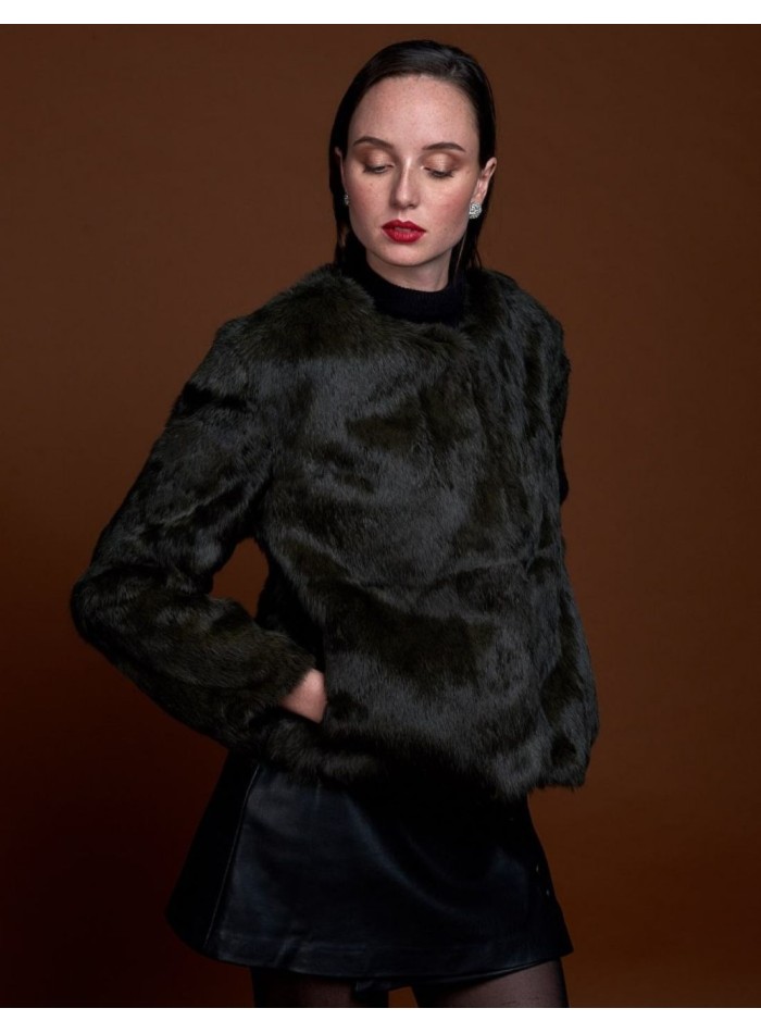 Chaqueta de pelo de conejo y cuello redondo