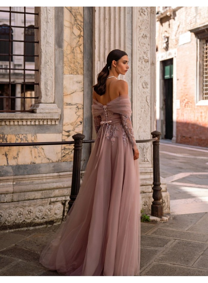 Robe longue de fête avec encolure cache-coeur...