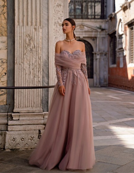 Robe longue de fête avec encolure cache-coeur brodée et tulle