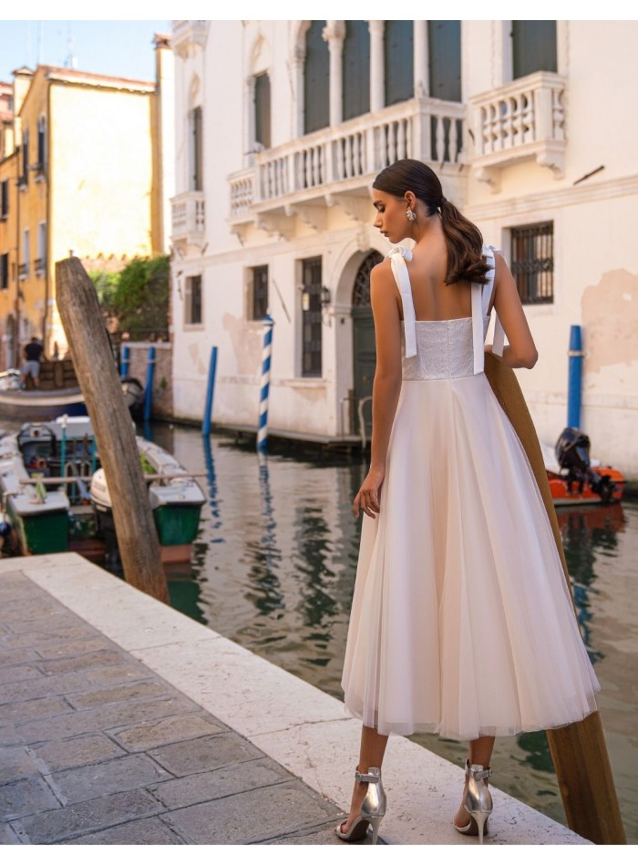 Robe de soirée midi avec bretelles à nœuds et...