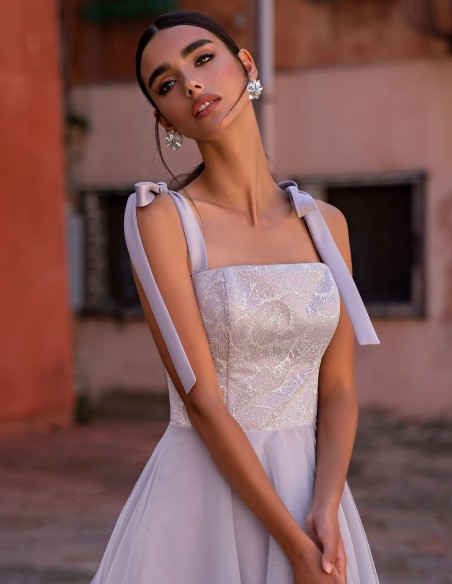 Robe de soirée midi avec bretelles à nœuds et jupe en tulle