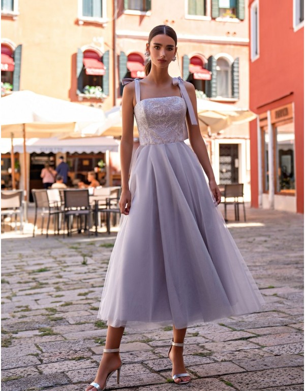 Robe de soirée midi avec bretelles à nœuds et jupe en tulle