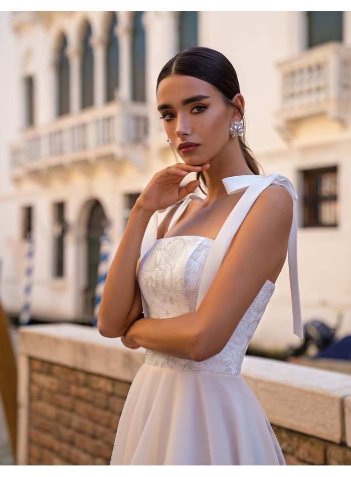 Robe de soirée midi avec bretelles à nœuds et...