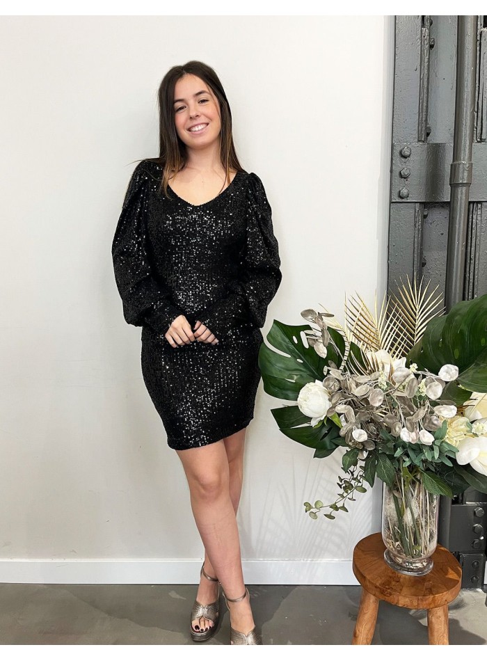 Vestido mini de fiesta negro con lentejuelas.