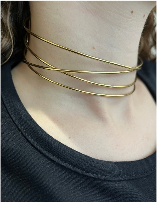 Choker dorado para invitadas. 2