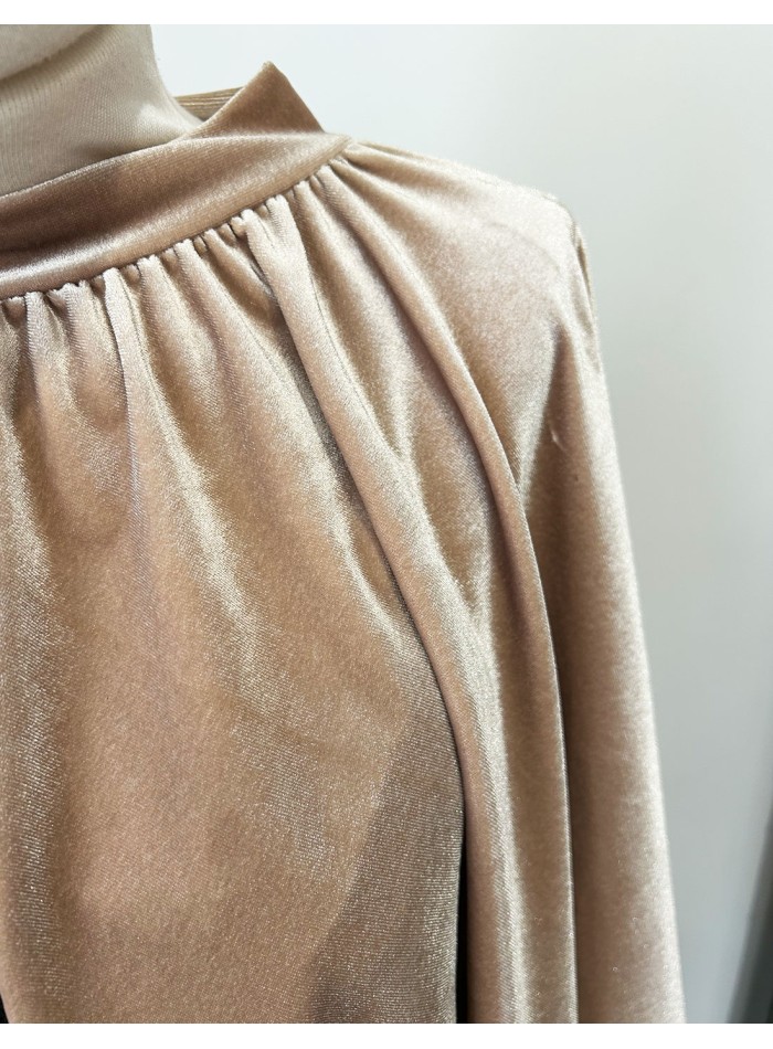 Velvet party cape with slit gold