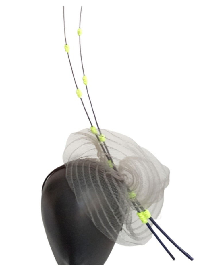 Transparent and pleated headdress for guests.