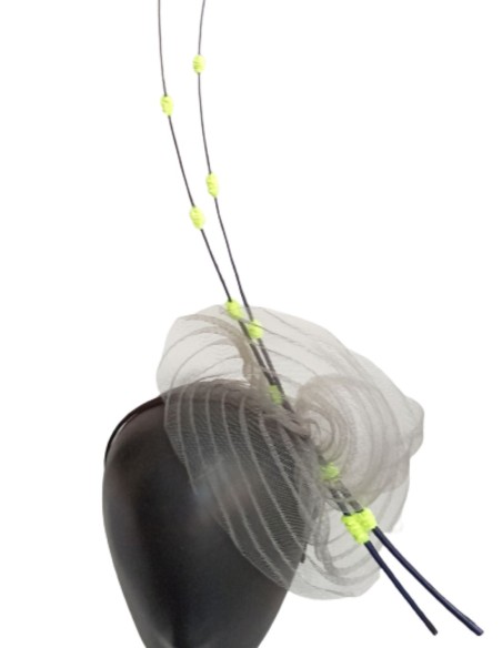 Transparent and pleated headdress for guests. Transparent and pleated headdress for guests.