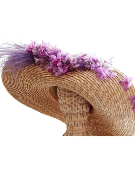 Pamela de paja XL con flores en color lila y rosa. Pamela de paja XL con flores en color lila y rosa.