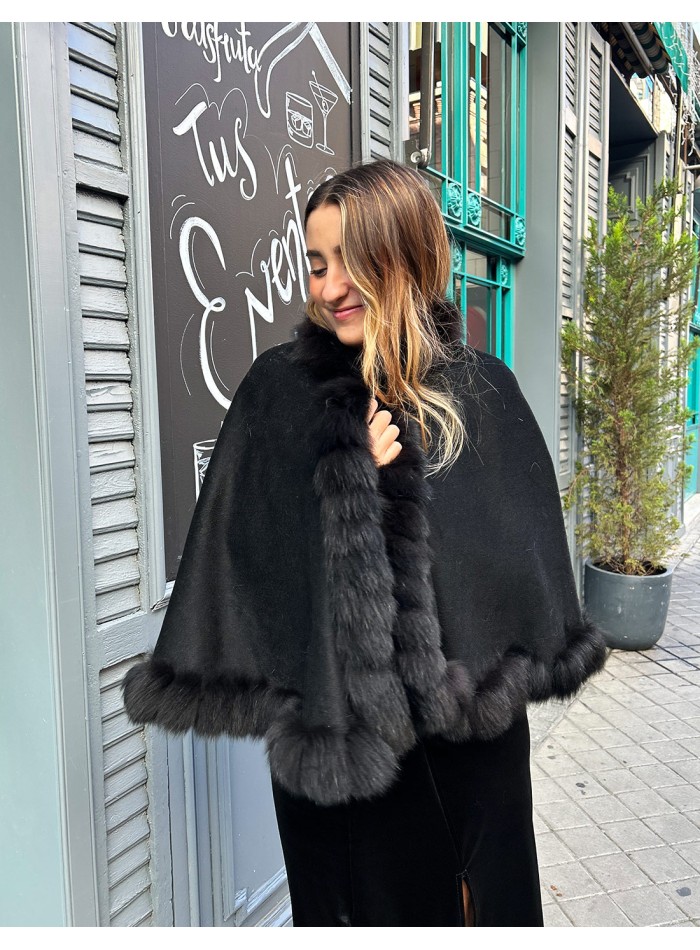 Wool cape with fox fur details
