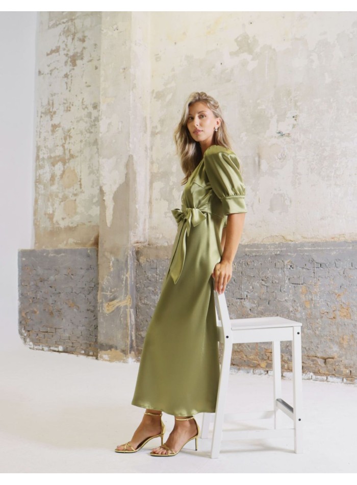 Robe de soirée midi en satin vert olive