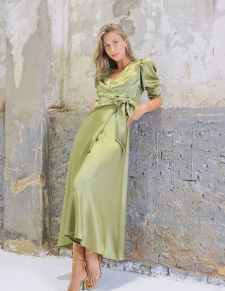 Robe de soirée midi en satin vert olive