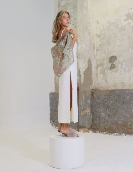 Cape de fête courte en organza de soie brodée