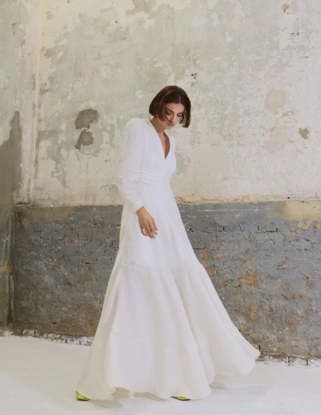 Vestido de novia largo en lino blanco con manga larga