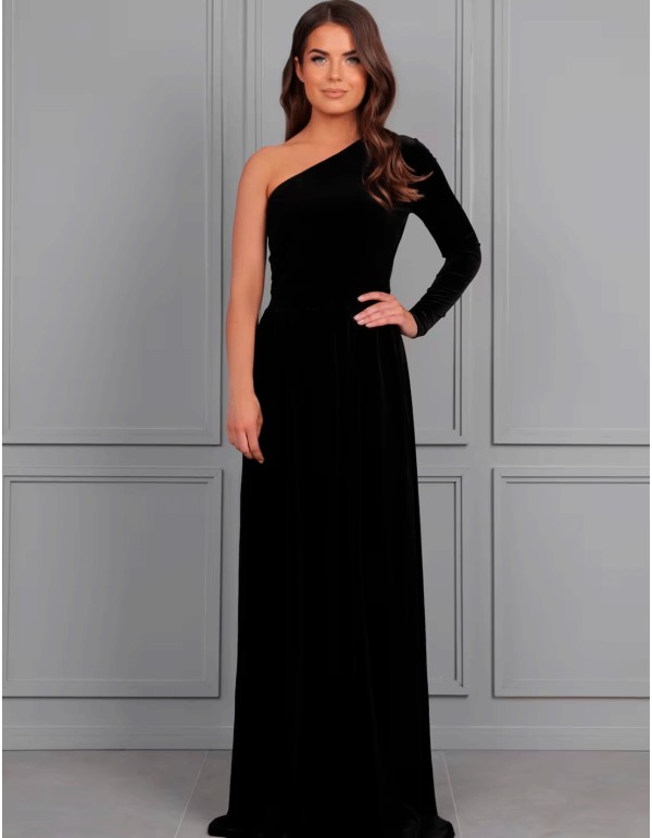 Evening dress in velvet with one sleeve and slit 2