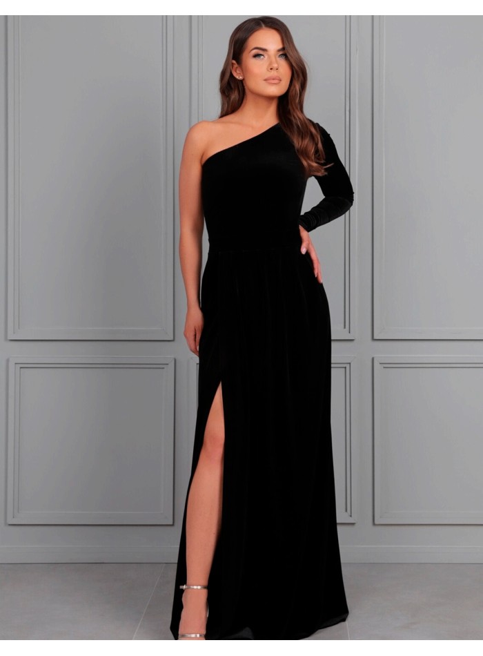 Evening dress in velvet with one sleeve and slit