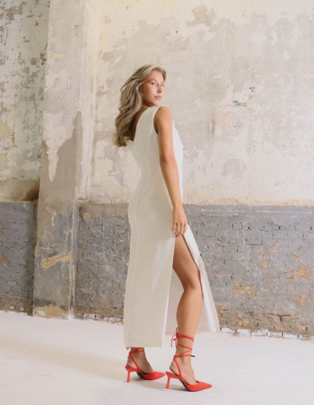 Robe de mariée midi sans manches avec fente latérale