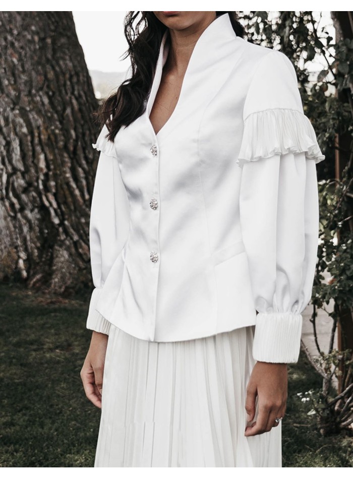 Chaqueta blanca cuello cisne y manga larga