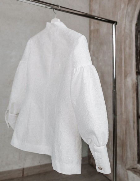 Brocade white jacket with puffed sleeves