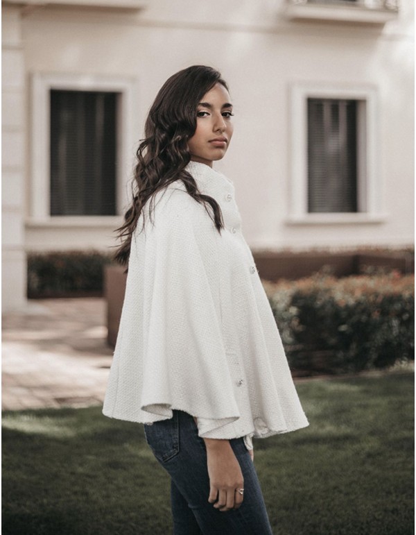 Cape de fête blanche avec Boutonnières fantaisie