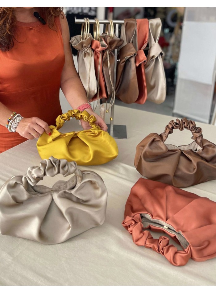 Handbag with crumpled handle in mikado for guests