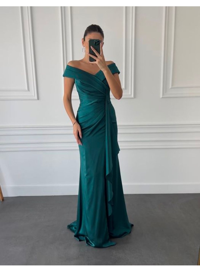 Robe de soirée en satin avec fente et encolure croisée