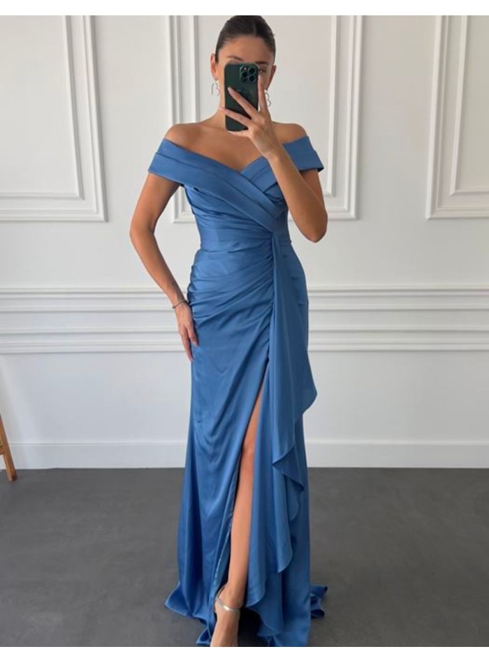 Robe de soirée en satin avec fente et encolure croisée