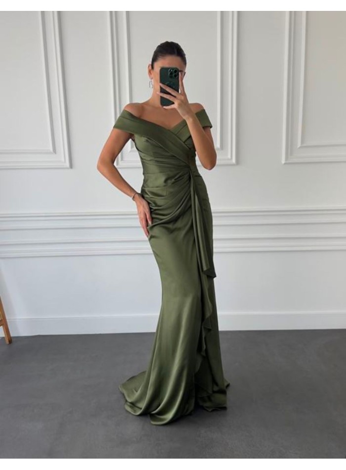 Robe de soirée en satin avec fente et encolure croisée