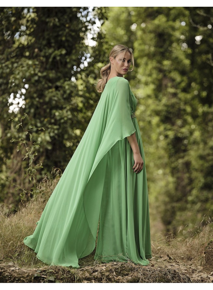 Robe de soirée longue avec cape et ceinture perlée