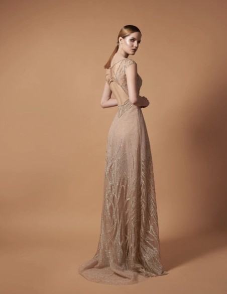 Vestido largo de fiesta dorado con pedrería