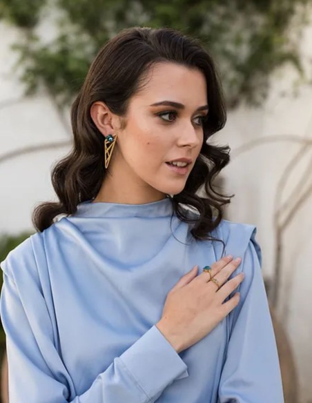 Vestido midi satinado azul cielo con manga larga