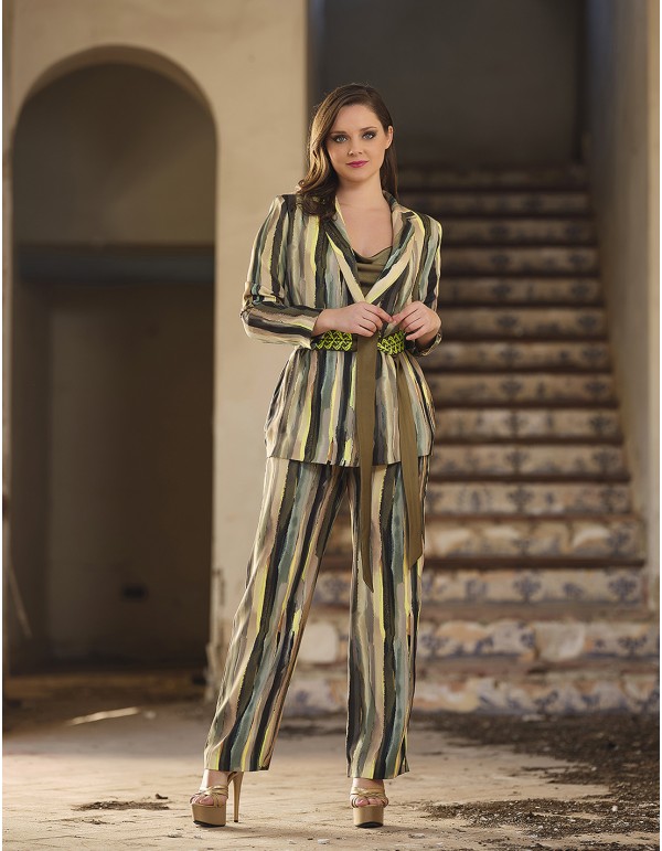 Conjunto de chaqueta fluida y pantalón recto estampado
